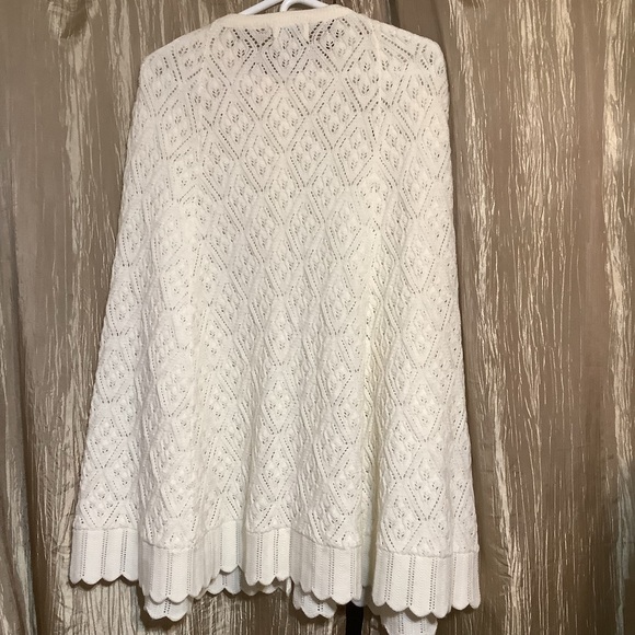 70s vintage White cable knit Acrylic button up poncho made in Japan - Picture 2 of 7